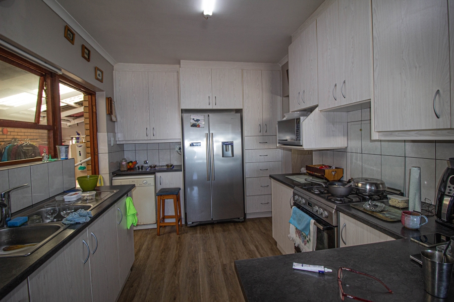 4 Bedroom Property for Sale in Franskraal Western Cape